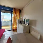 Apartment Grazioso N 70 A A 100mt Dal Mare