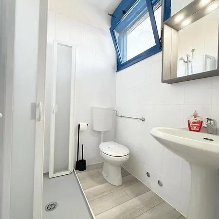 Apartment Grazioso N 70 A A 100mt Dal Mare